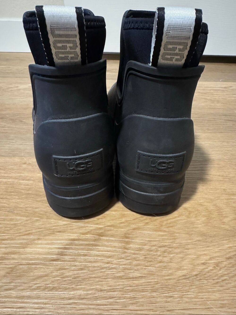 UGG Droplet Black Waterproof Chelsea Rain Boots Women’s Size 8